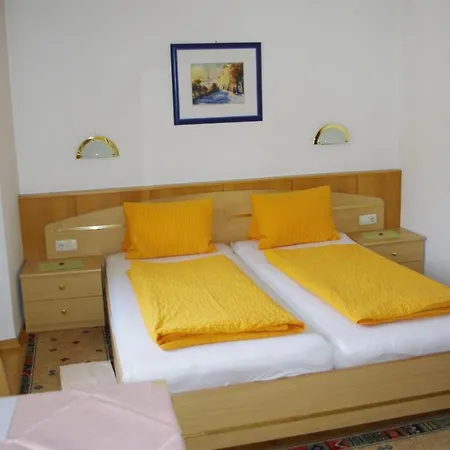 Haus Schlosskeller ゲストハウス 3*