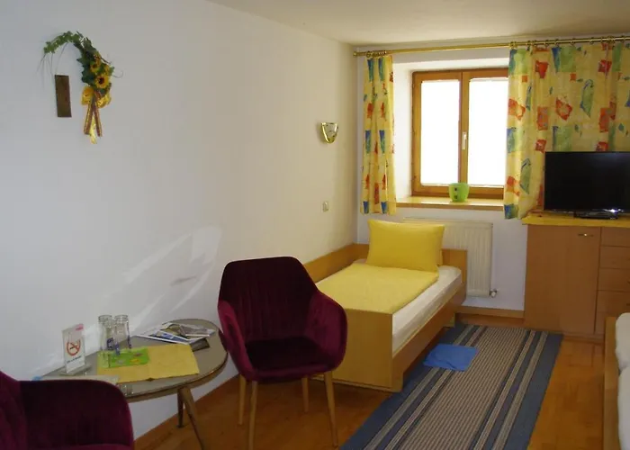 Haus Schlosskeller Guest house