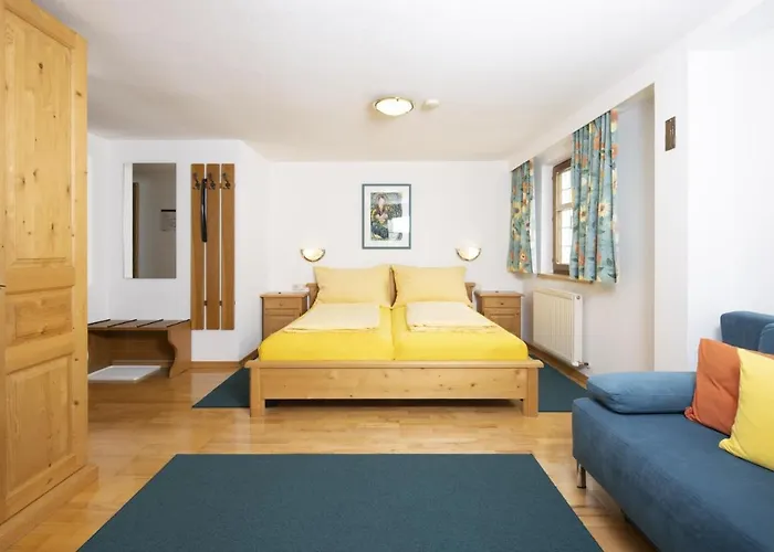 Haus Schlosskeller Guest house