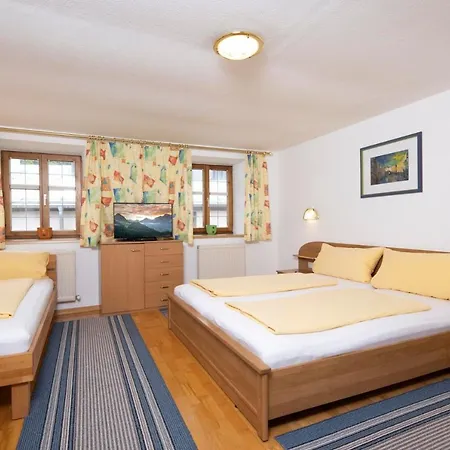 Haus Schlosskeller Guest house 3*